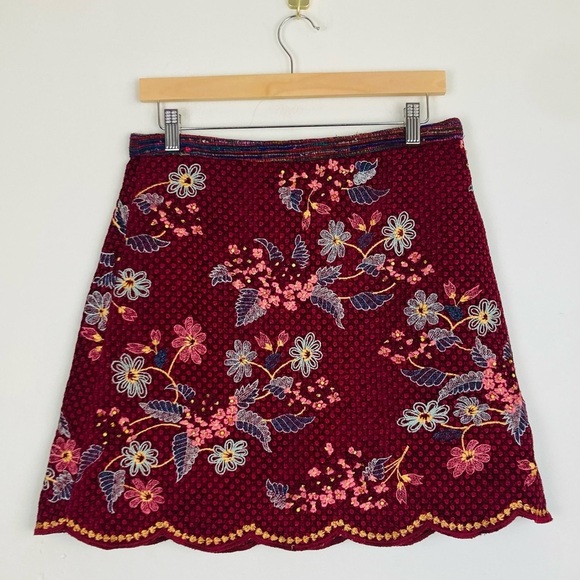 Maeve by Anthropologie red a line mini embroidered embellished skirt. Size 10 - Picture 1 of 8